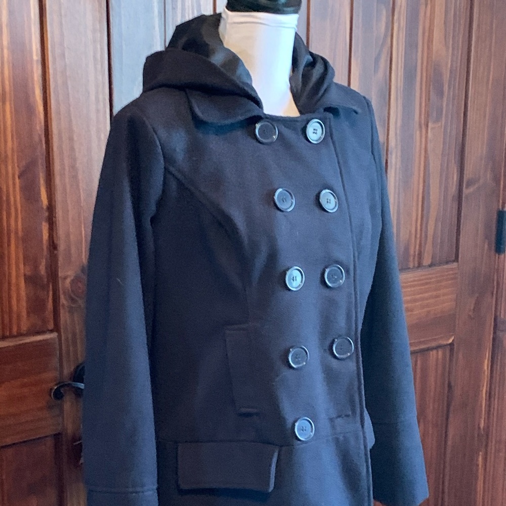 Medium navy blue wool pea coat. Not heav weight